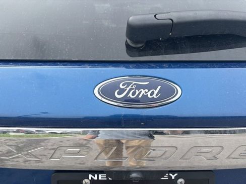 Used 2021 Ford Explorer XLT w/ Equipment Group 202A image 15
