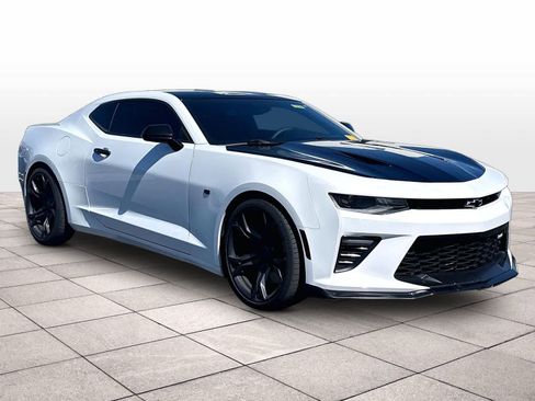 Used 2017 Chevrolet Camaro SS RWD image 3