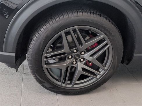 Used 2025 Ford Explorer ST image 5