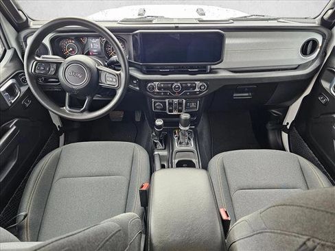 Used 2025 Jeep Gladiator Sport image 17