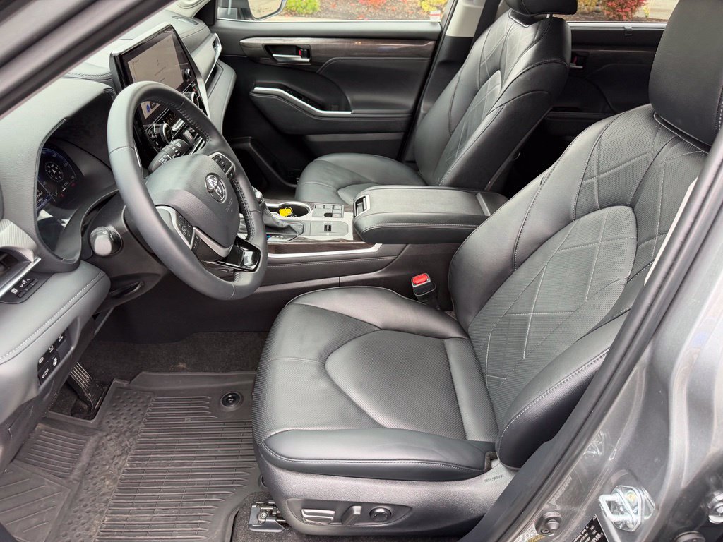 Certified 2026 Toyota Highlander Platinum AWD/4WD image 13