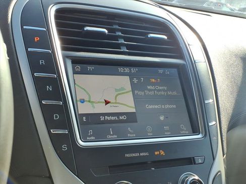 Used 2020 Lincoln Nautilus Reserve image 11