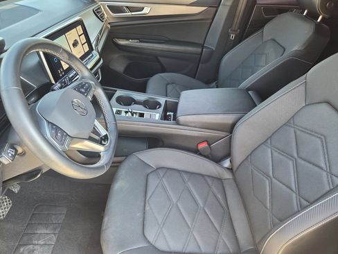 Used 2025 Volkswagen Atlas Cross Sport SE FWD image 12