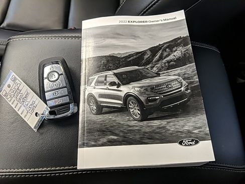 Used 2022 Ford Explorer XLT w/ Equipment Group 202A image 30