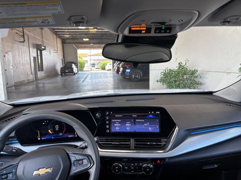 Used 2025 Chevrolet Trax LT FWD image 58