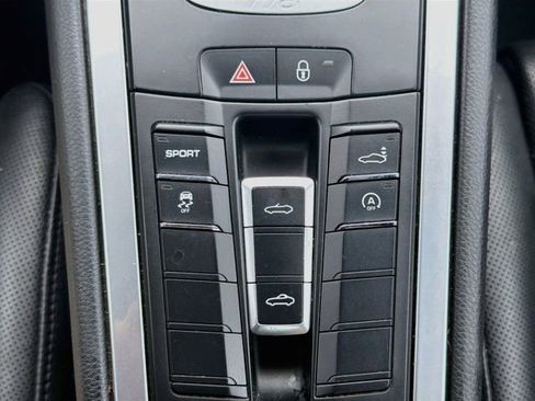Used 2017 Porsche 718 Boxster RWD image 27