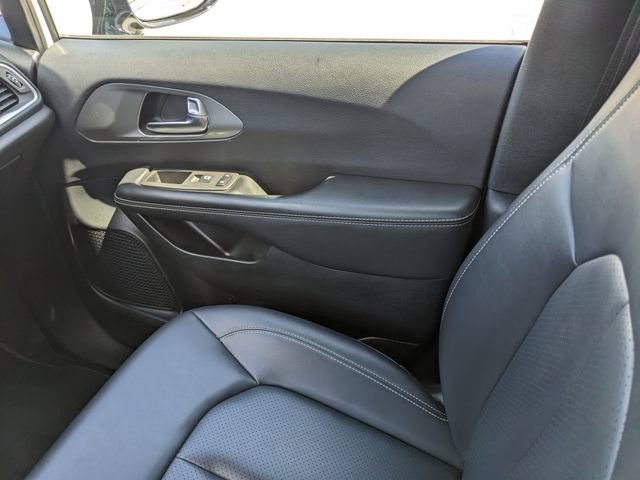 Used 2025 Chrysler Pacifica Select FWD image 18
