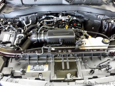 Certified 2022 Ford Explorer XLT w/ Equipment Group 202A image 28