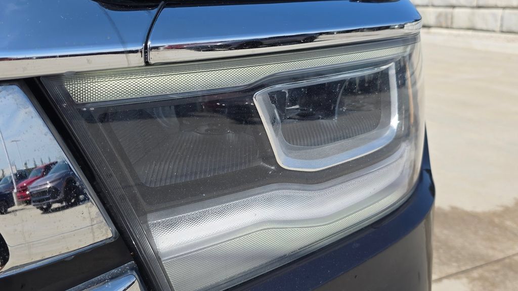 Used 2019 RAM 1500 Laramie AWD/4WD image 10