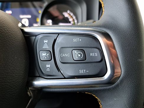 Used 2024 Jeep Wrangler Unlimited Sahara image 17