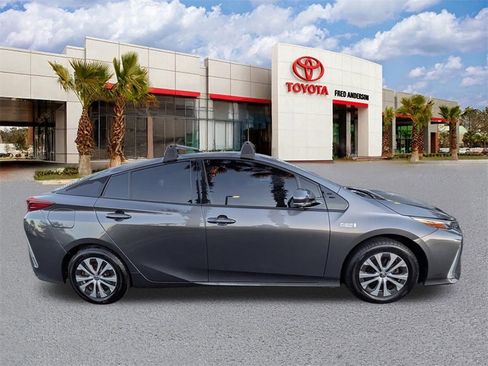 Certified 2020 Toyota Prius Prime LE image 4