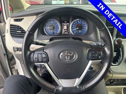 Used 2015 Toyota Sienna XLE w/ XLE Navigation Package image 4