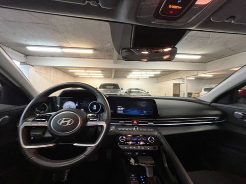 Used 2025 Hyundai Elantra SEL image 34