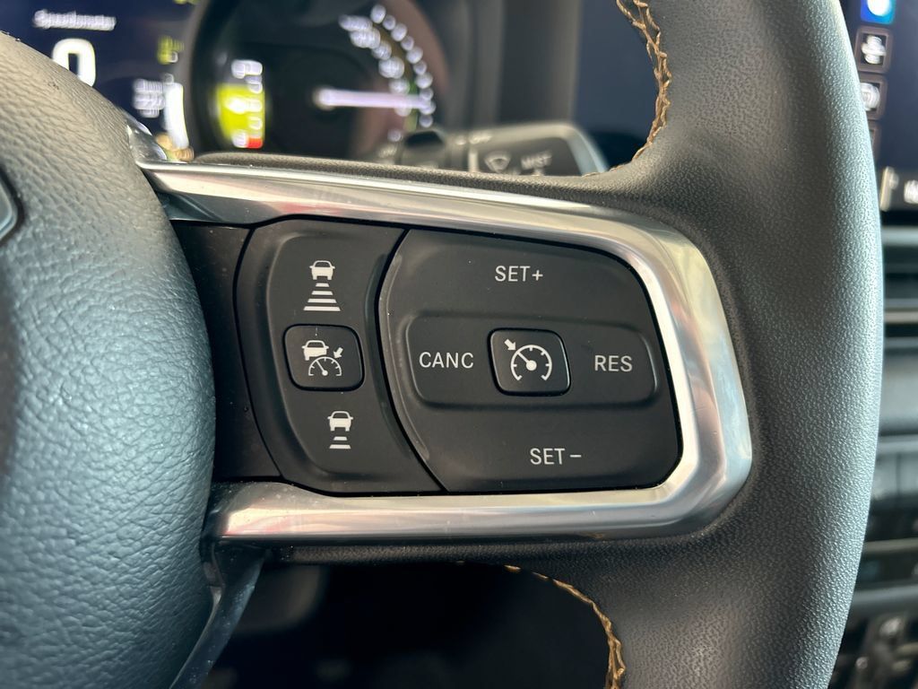 Used 2024 Jeep Wrangler Unlimited Sahara AWD/4WD image 16