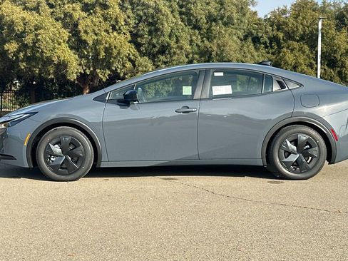 New 2026 Toyota Prius Plug-In Hybrid image 9