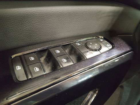 Used 2022 Nissan Pathfinder SV FWD image 27