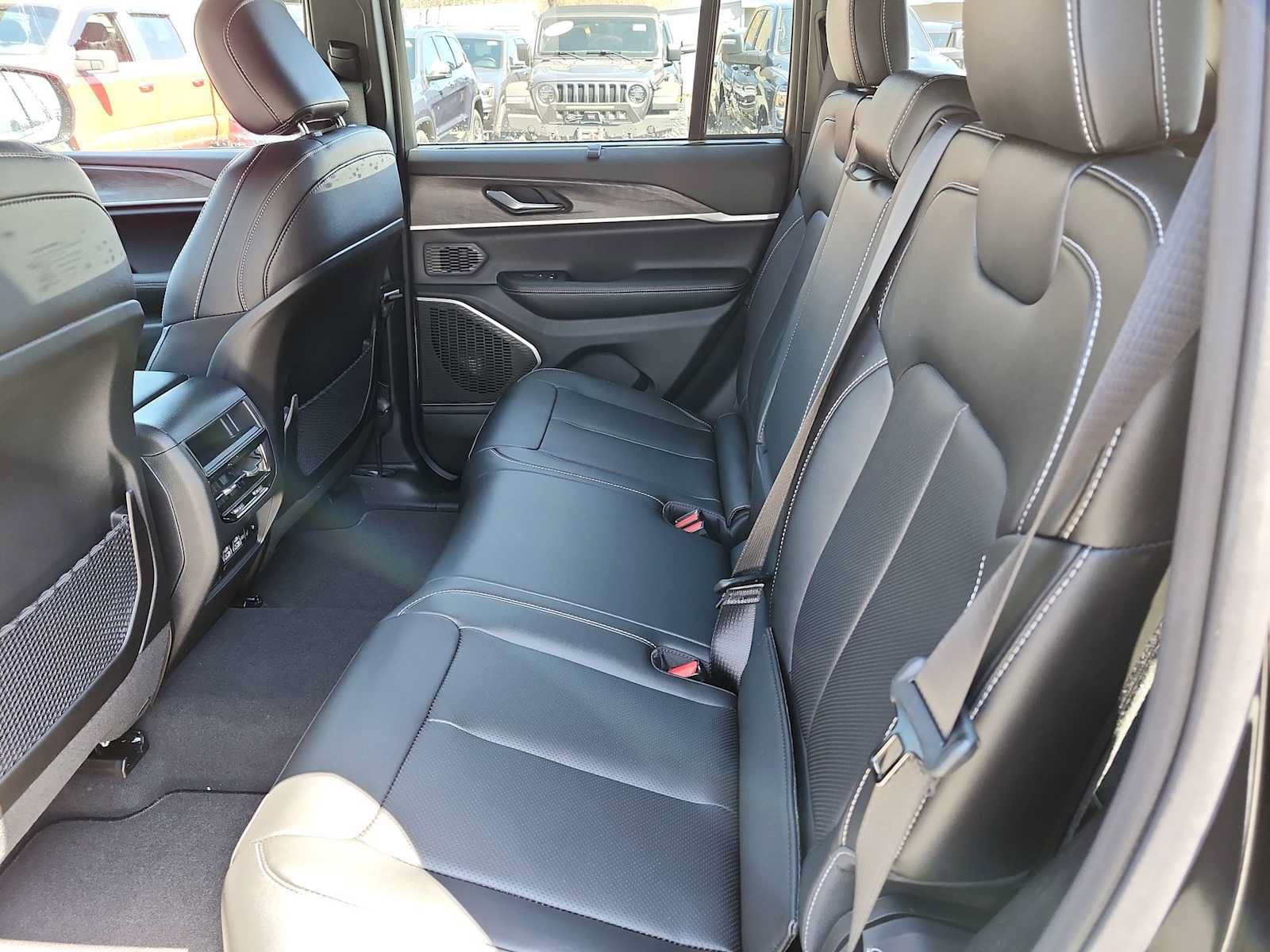New 2024 Jeep Grand Cherokee Limited 4xe w/ Luxury Tech Group II AWD/4WD image 15