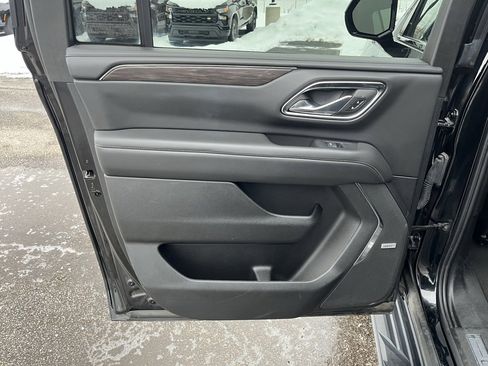 Used 2024 Chevrolet Suburban LT image 24