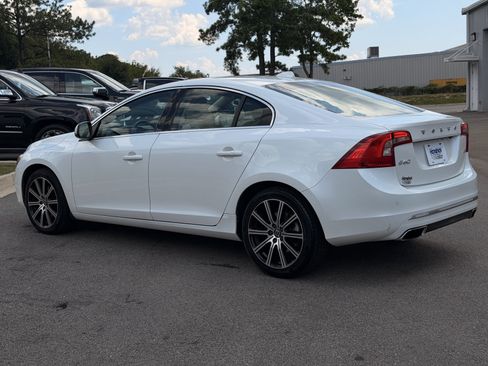 Used 2017 Volvo S60 T5 Inscription Platinum FWD image 10