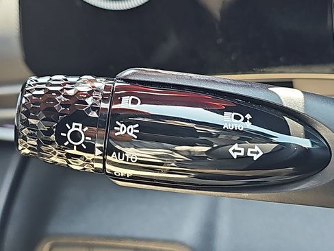 Used 2024 Hyundai Elantra Limited image 29