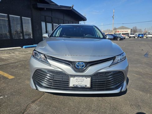 Used 2020 Toyota Camry LE image 2