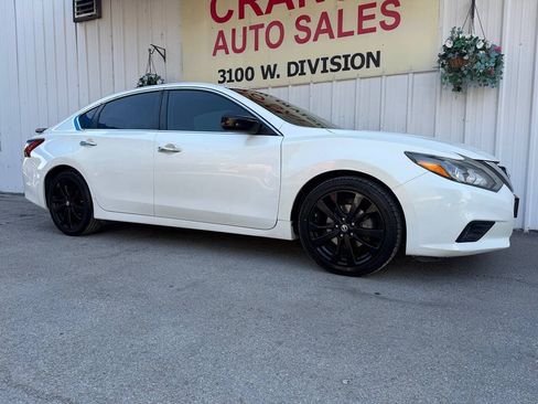 Used 2017 Nissan Altima 2.5 SR w/ Midnight Edition Package FWD image 2