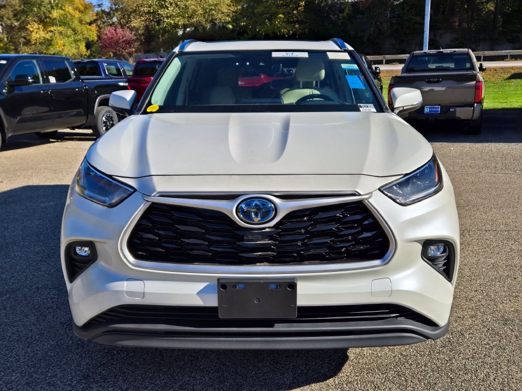 Used 2021 Toyota Highlander XLE AWD/4WD image 9