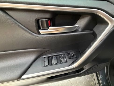 Used 2021 Toyota RAV4 XLE AWD/4WD image 28