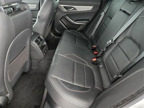 Certified 2024 Jaguar XF R-Dynamic SE image 5