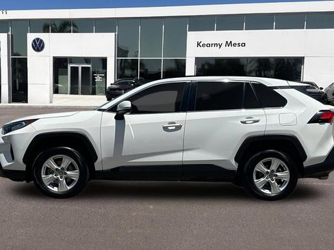 Used 2021 Toyota RAV4 XLE w/ Convenience Package FWD image 7