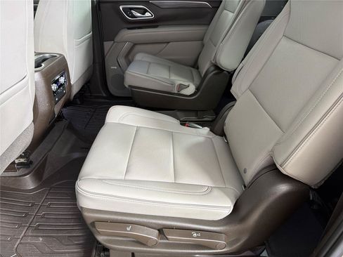 Certified 2021 GMC Yukon XL SLT w/ SLT Luxury Plus Package AWD/4WD image 21