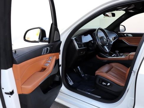 Used 2021 BMW X7 xDrive40i w/ M Sport Package image 2