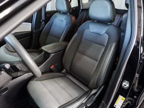 Used 2025 Chevrolet Trax LT image 13