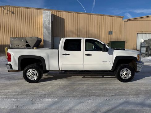 Used 2011 Chevrolet Silverado 2500 LT w/ Interior Plus Package image 4