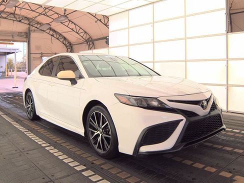 Used 2021 Toyota Camry SE FWD image 2