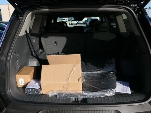 New 2026 Kia EV9 Wind image 18