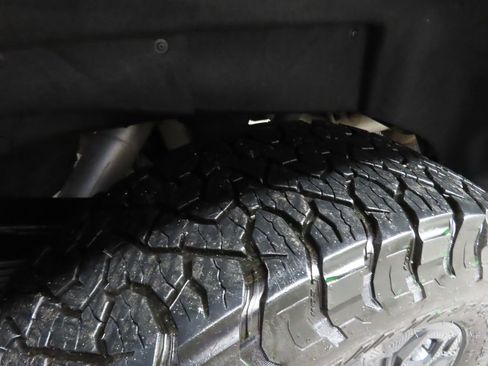 Used 2024 Chevrolet Silverado 2500 High Country AWD/4WD image 40