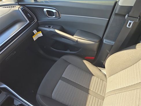 New 2026 Kia Sorento LX image 17