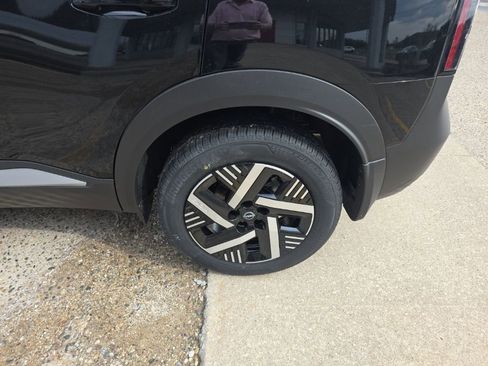 New 2026 Nissan Kicks SV image 11