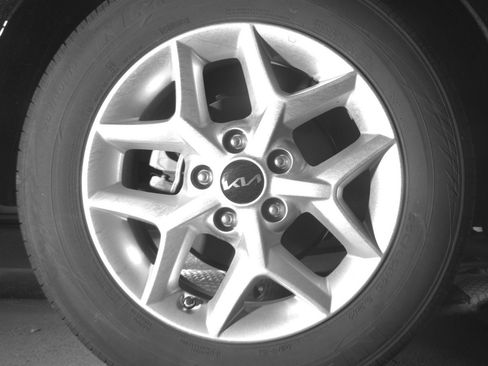 Used 2025 Kia Soul LX w/ LX Technology Package FWD image 15