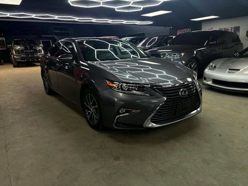 Used 2018 Lexus ES 350 w/ Luxury Package w/Wood Trim image 3