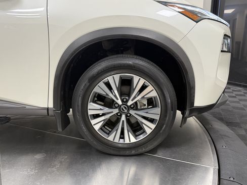 Used 2023 Nissan Rogue SV w/ SV Premium B Package FWD image 9