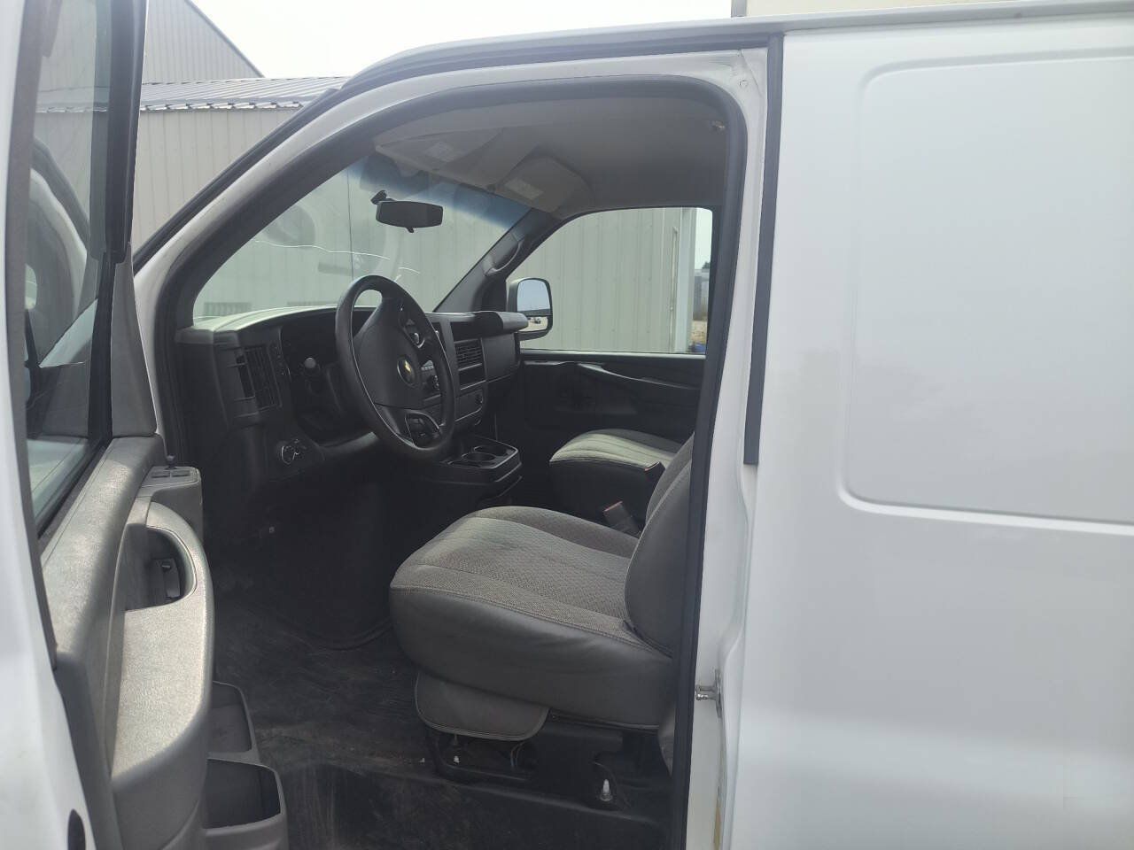 Used 2014 Chevrolet Express 2500 RWD image 20
