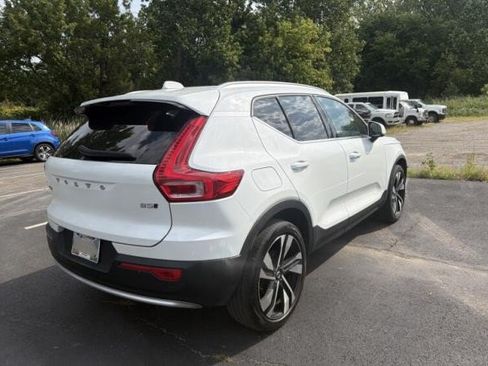Used 2024 Volvo XC40 B5 Plus w/ Protection Package Premier AWD/4WD image 5