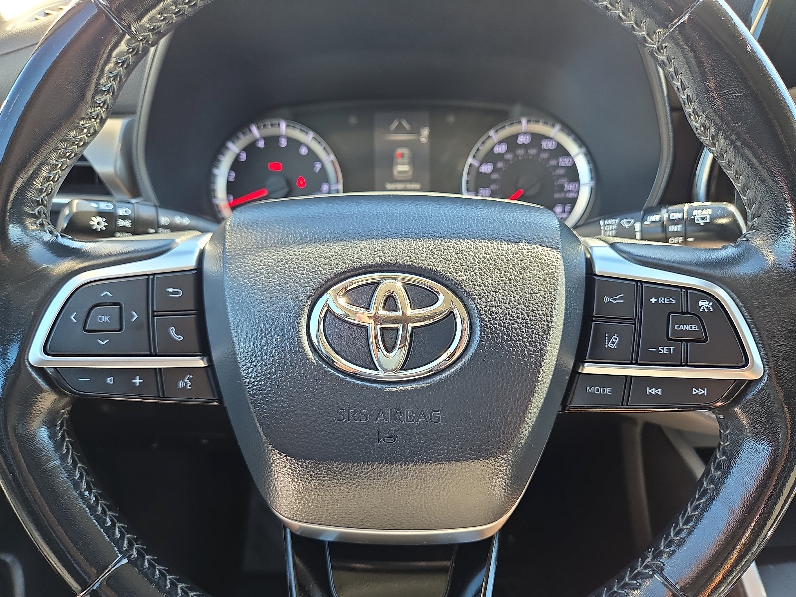 Used 2021 Toyota Highlander LE AWD/4WD image 24