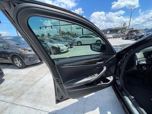 Used 2019 BMW 530i w/ Convenience Package RWD image 11