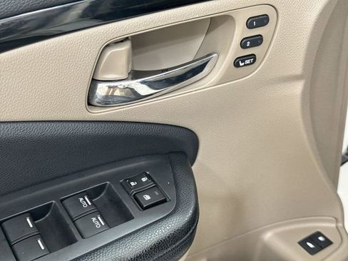Used 2016 Honda Pilot Touring image 24
