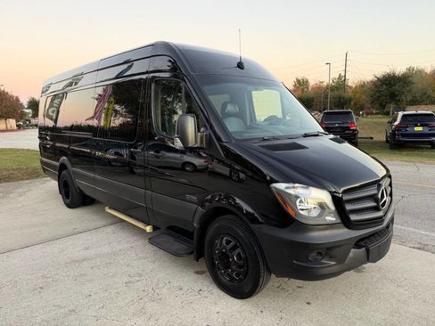 Used 2017 Mercedes-Benz Sprinter 3500 image 5