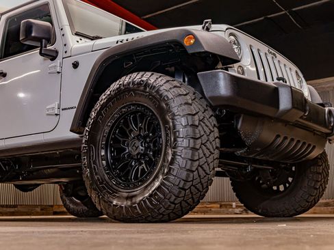 Used 2018 Jeep Wrangler Rubicon w/ Power Convenience Group image 15