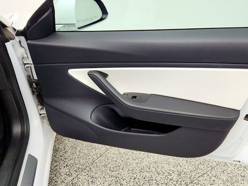 Used 2020 Tesla Model 3 Standard Range Plus RWD image 30